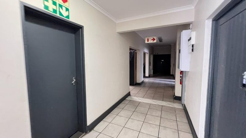 To Let commercial Property for Rent in Killarney Gardens Western Cape
